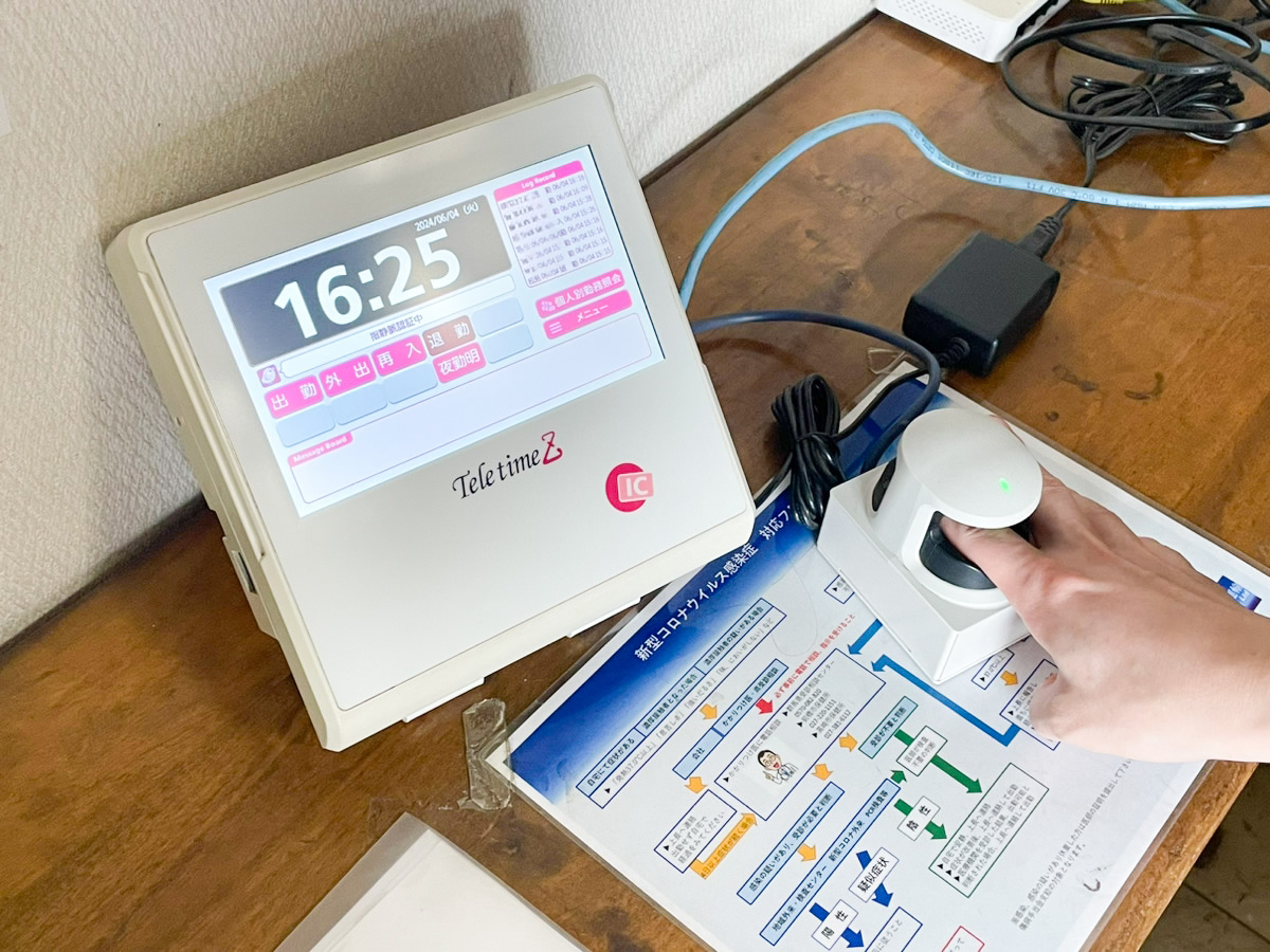 伊勢崎運輸様　実際の指認証打刻の様子